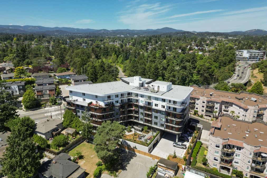 1075 Tillicum Road 