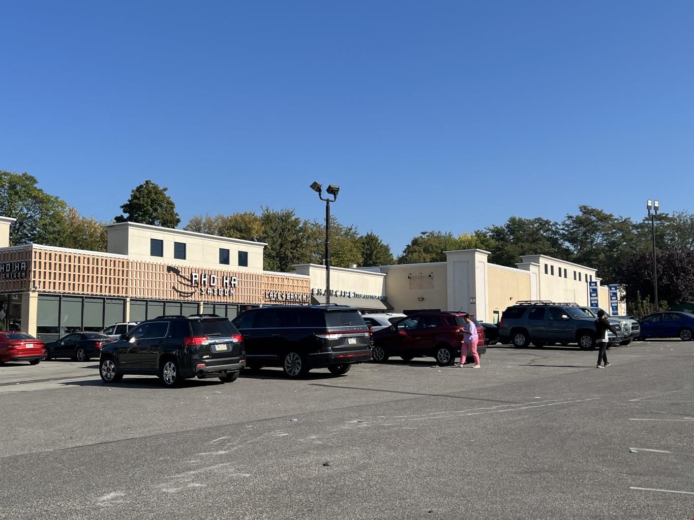 Versatile Retail & Event Space – Perfect for Pickleball or Business!