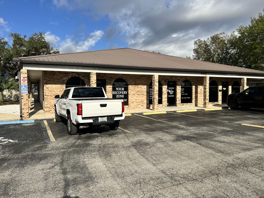 Tiffany Oaks Plaza