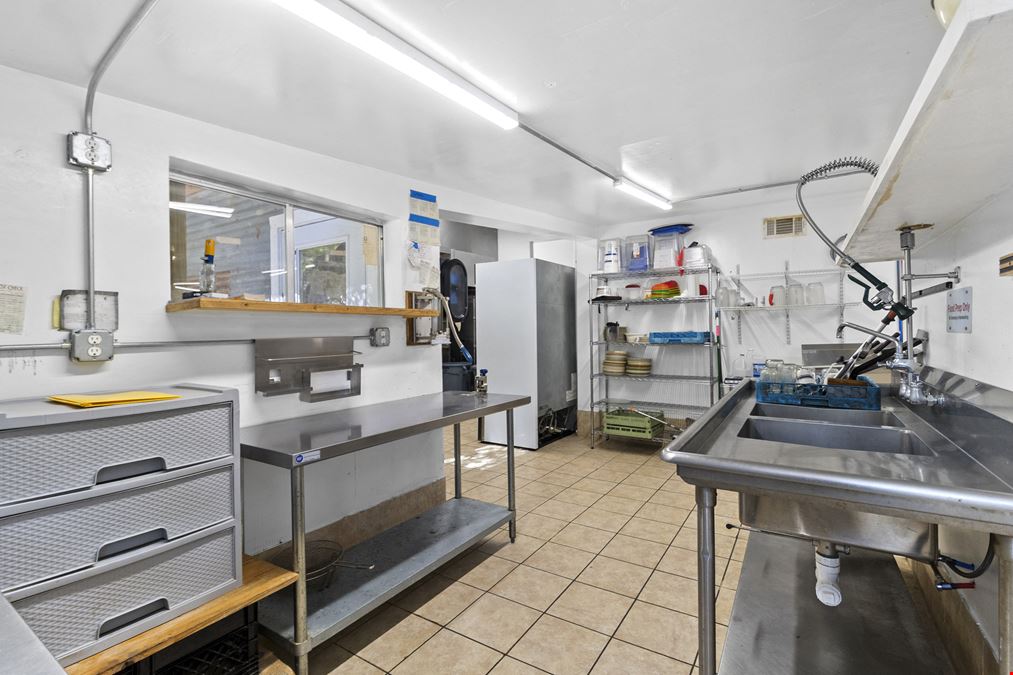 Fully Equipped Second-Generation Restaurant For Sale • High Traffic • Prime Huntsville Location