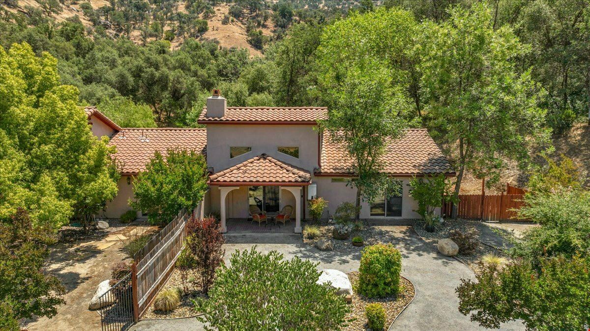 (7) Fully-Operational Airbnb Units in Scenic Three Rivers