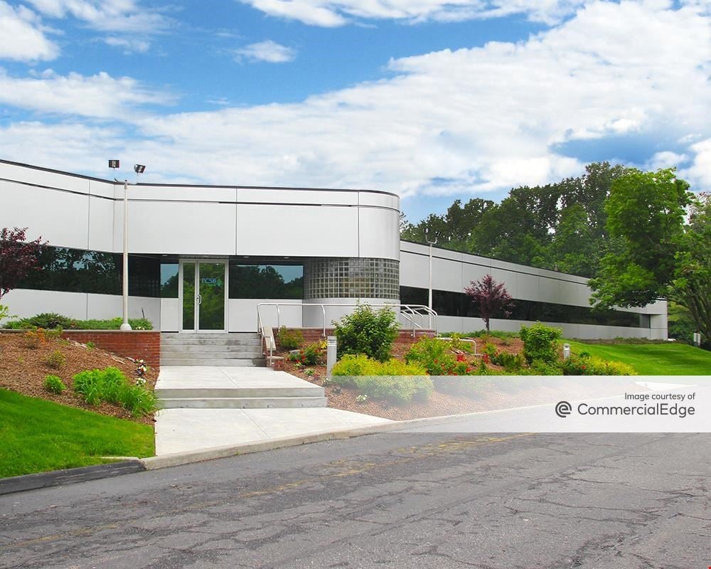 Northern Westchester Executive Park - 2651 Strang Blvd