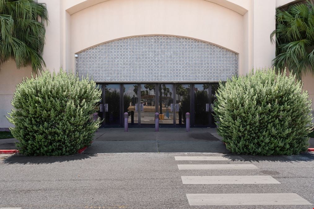 101,103 SF For Lease –  Big Box Retail