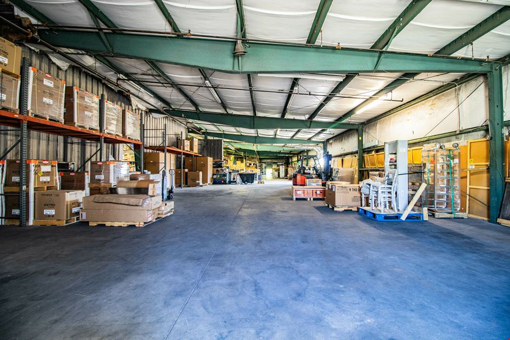 Stand Alone Warehouse Near Polk Parkway