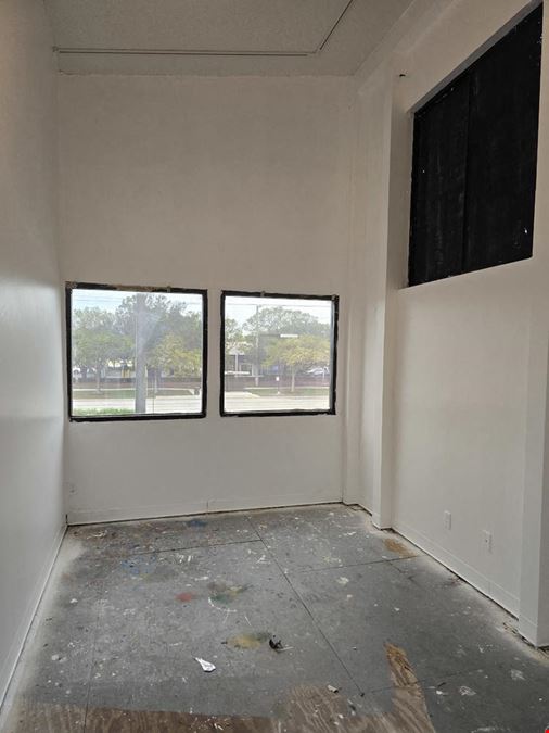 Unique 2nd floor 1400 +/- SQFT office space