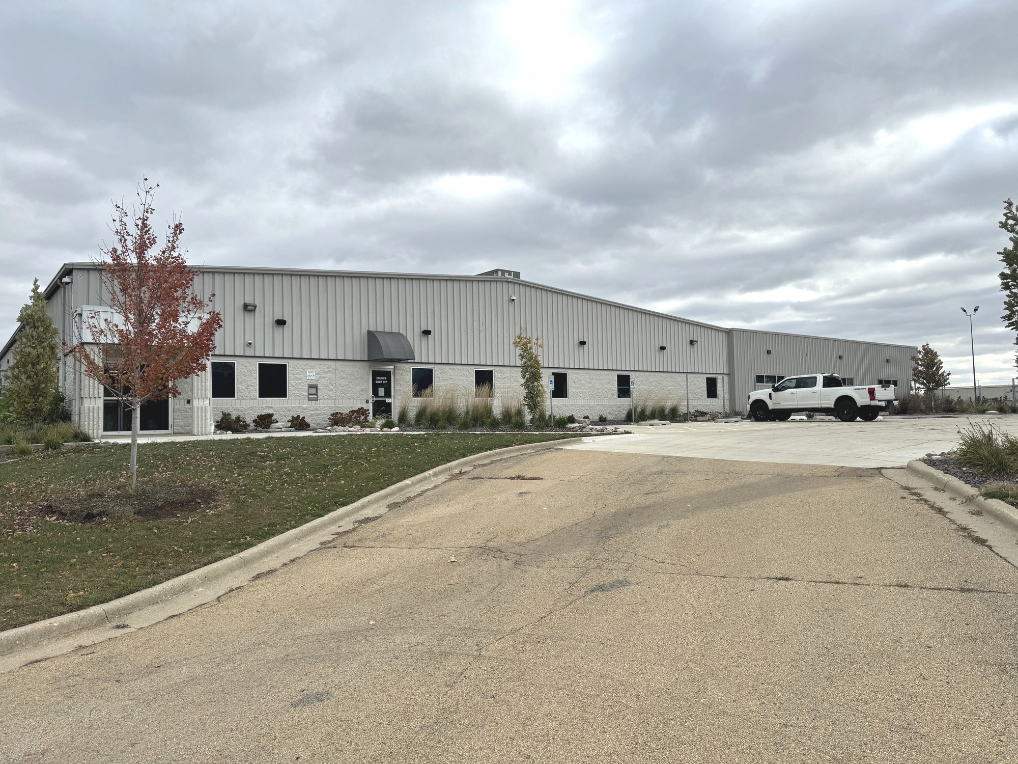 200 Enterprise Dr Pekin IL 61554 CommercialSearch