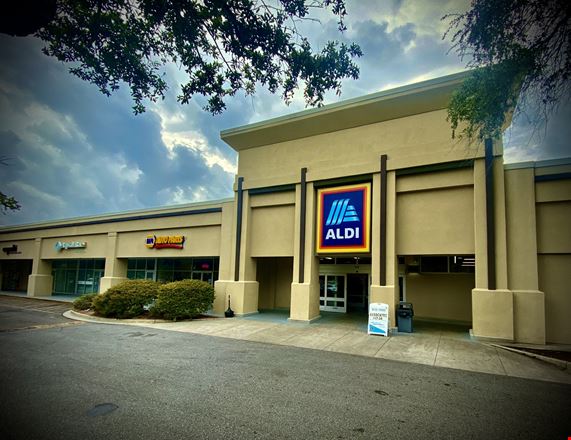 Preview of Retail space for Rent at 615 Johnnie Dodds Blvd