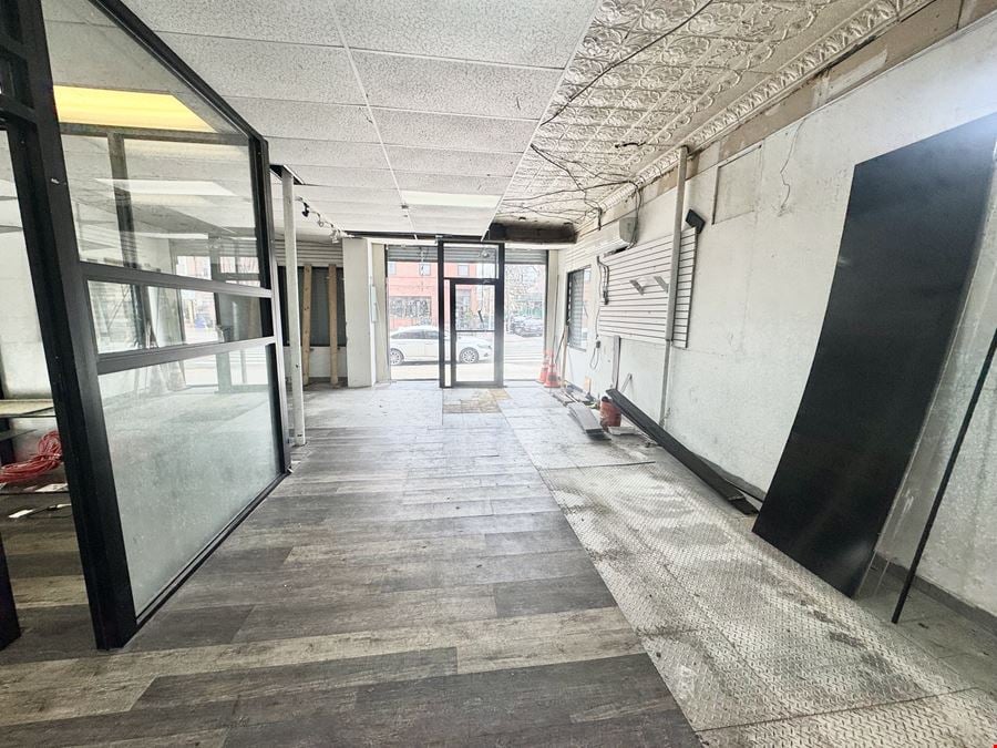 Retail space for lease in Long Island City