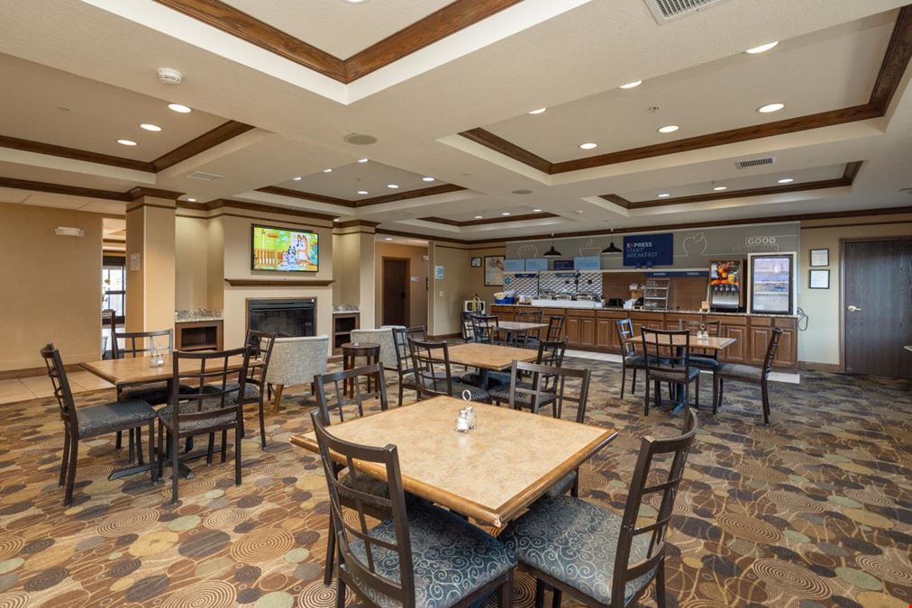 REIT Sale | Holiday Inn Express & Suites Dubuque Iowa