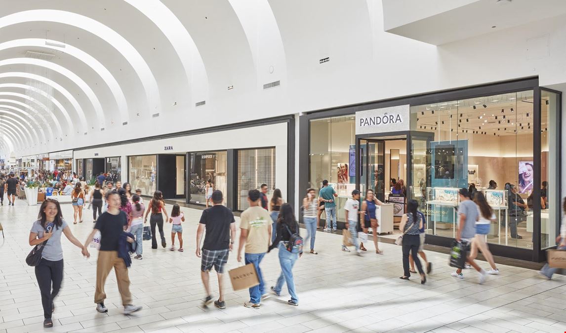 Los Cerritos Center