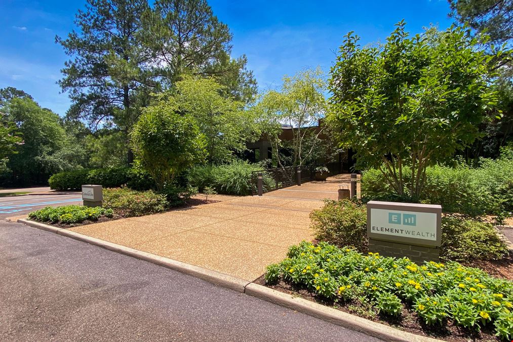 795 Woodlands Parkway