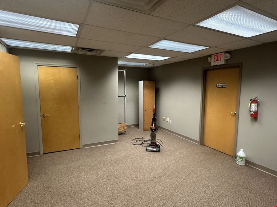 Flex/Office 211 Center Park Dr Ste 3010