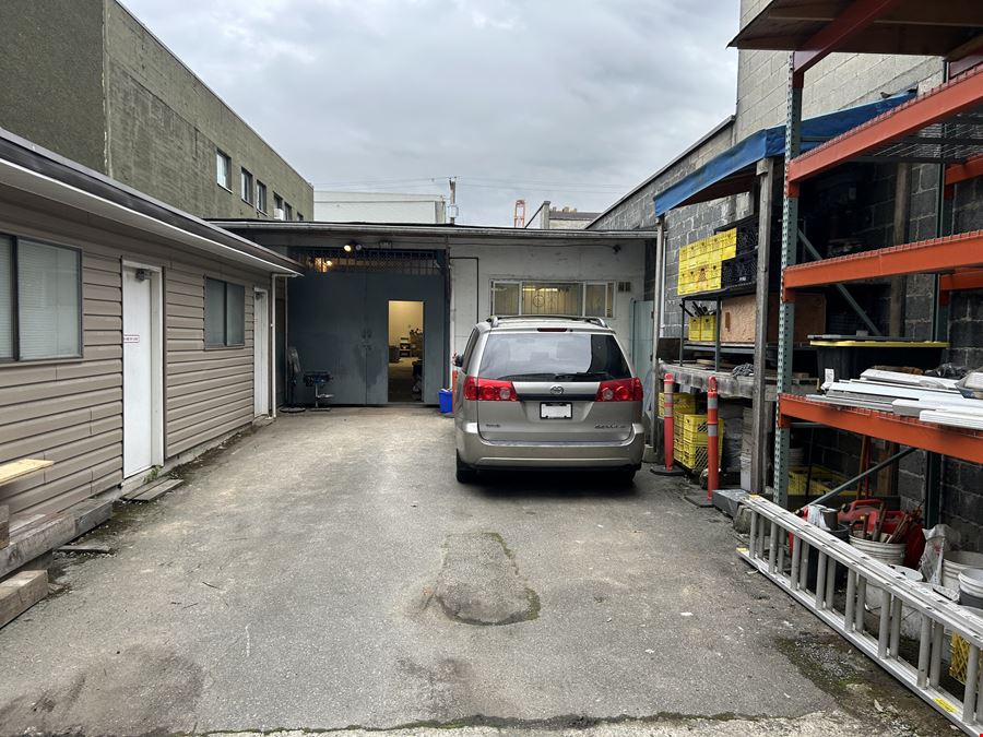 Unit A- 1628 Pandora Street