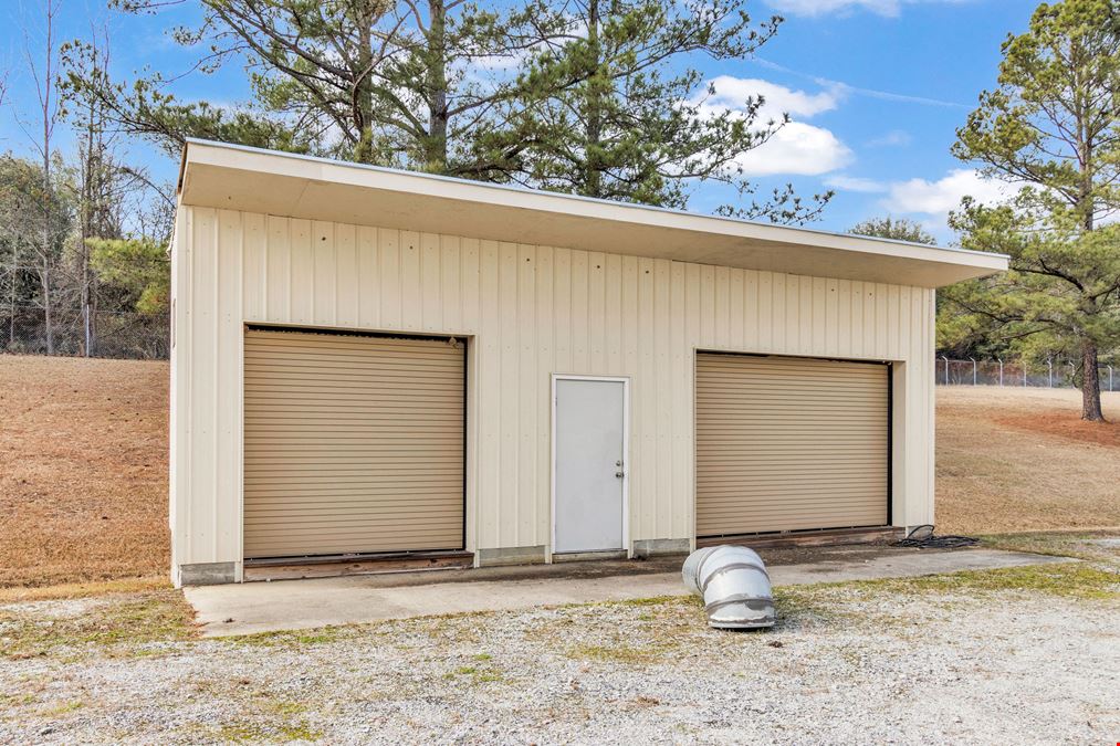71,913 SF Industrial For Lease | 29' Clear Heights | 4 Docks