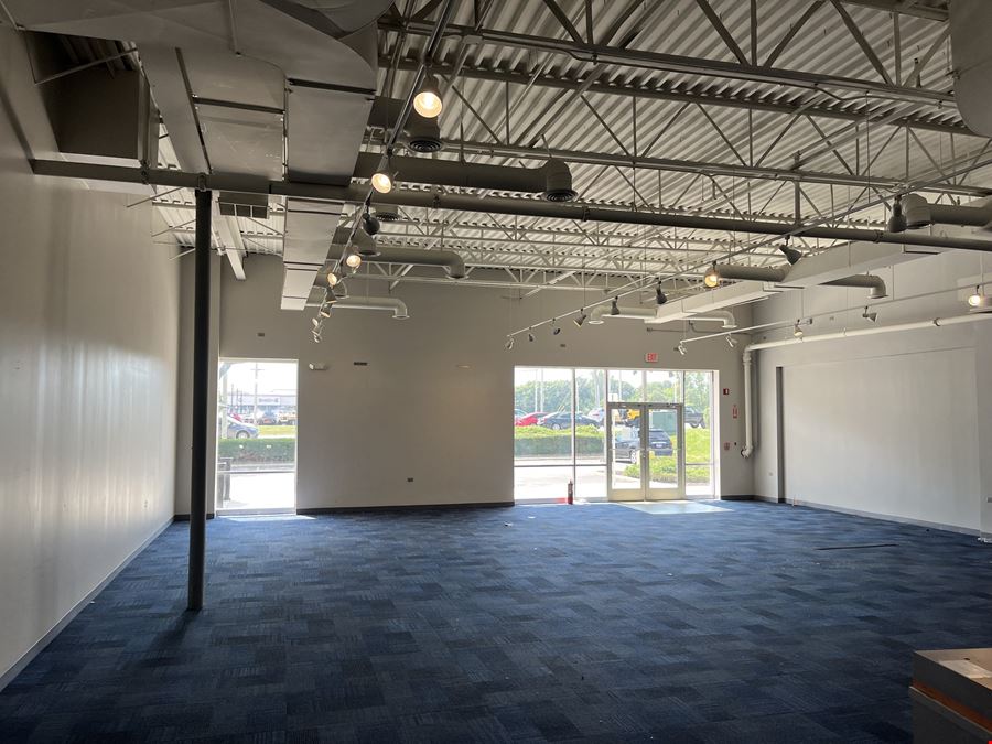 Retail Outlot Space in Jewel-Anchored Center