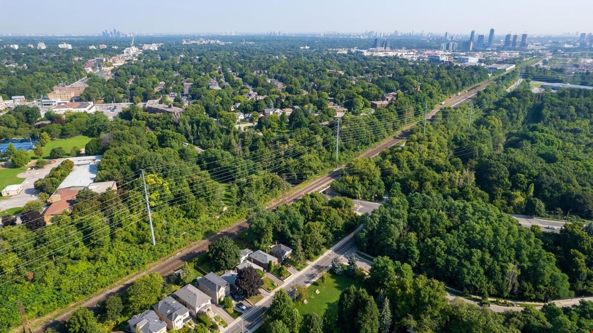 North West Corner of Bayview Avenue & Nesbitt Drive