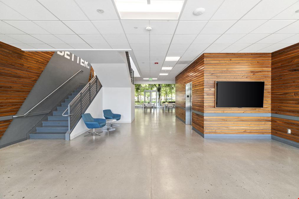 Cascade Station - 9500 Building