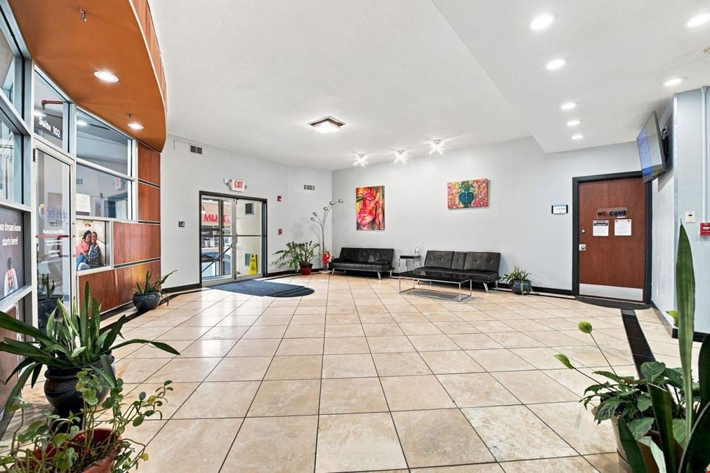 31 W Downer Pl, Aurora, IL 60506