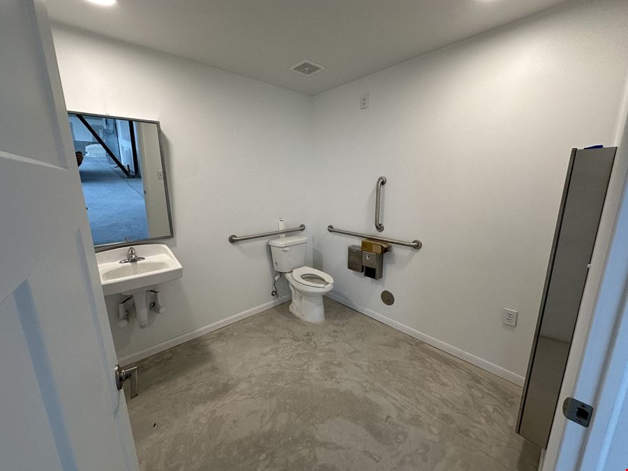 1255 E Chestnut Expressway