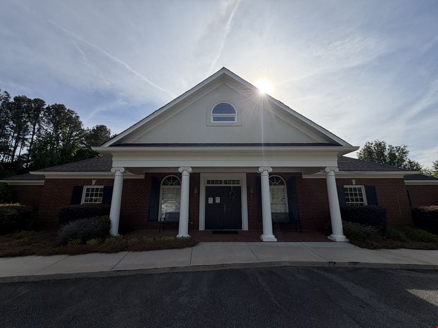 385 Hawthorne Lane