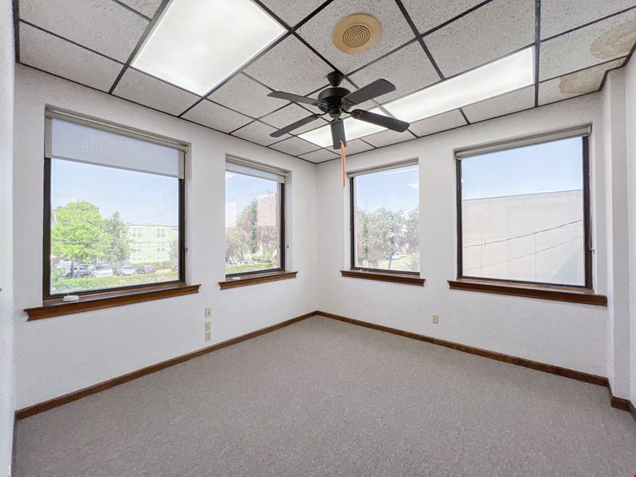 Professional Office Suites Near I-10 and N Causeway Blvd