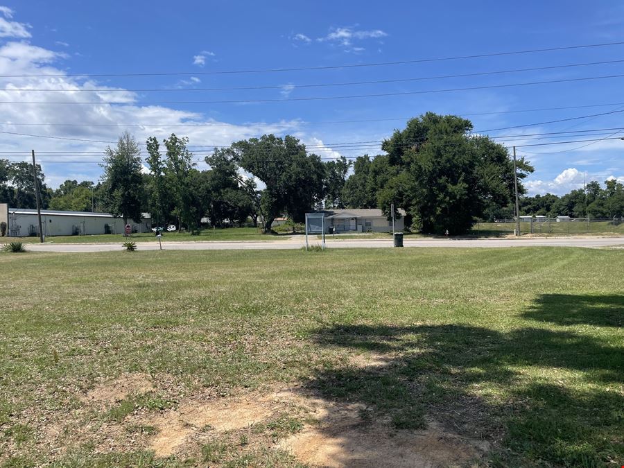 1833 SF Available Now on Creighton Road, Pensacola