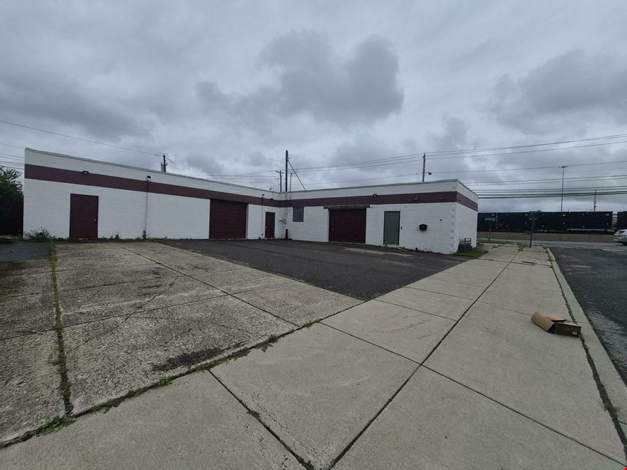 2363 Broadway St - 7,400+/- SF Multipurpose Commercial Building