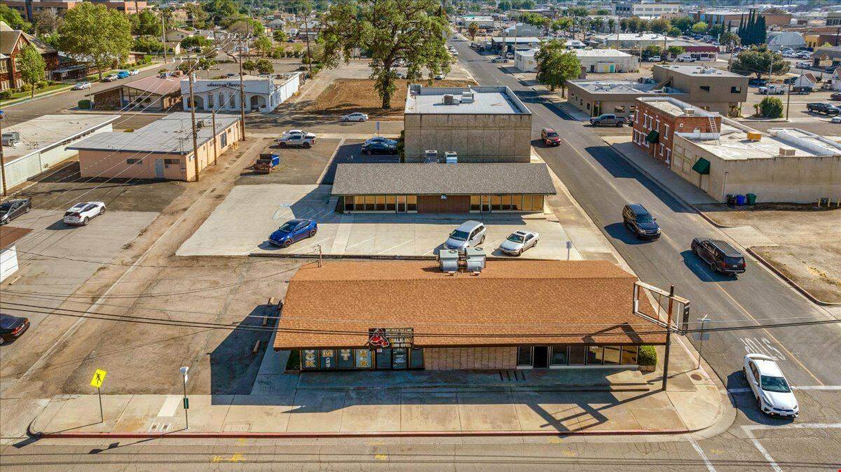 Owner User/Investment Retail Building in Porterville, CA