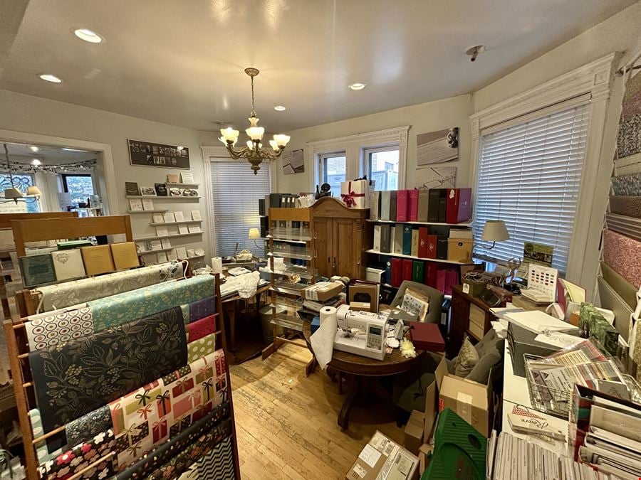2438 N Clark - +/- 1,750 SF Commercial Space for Lease