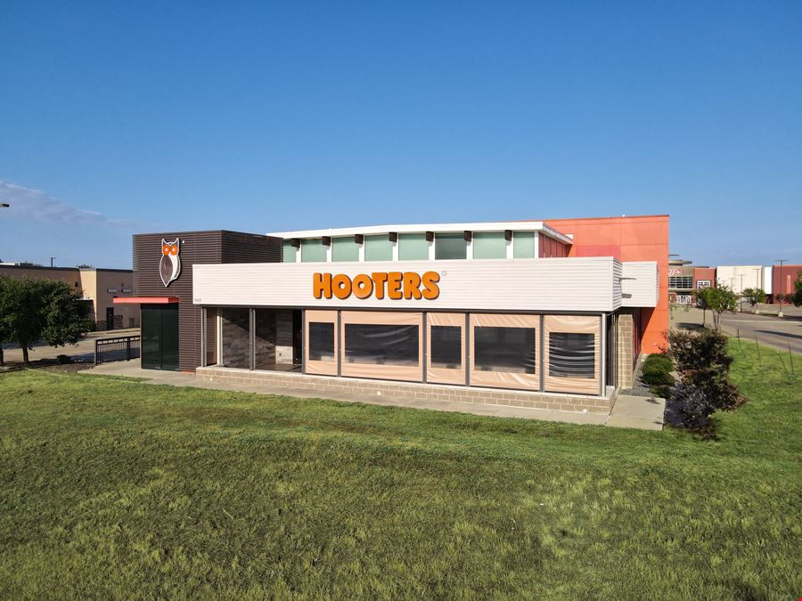 Hooters College Station