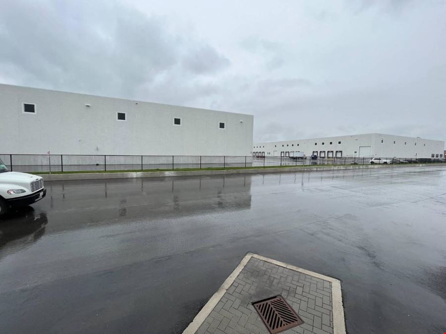 PRICE DROP: 2k-7.8k sqft industrial warehouse in Mississauga