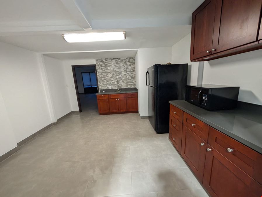 200 Valley Dr, Ste 6