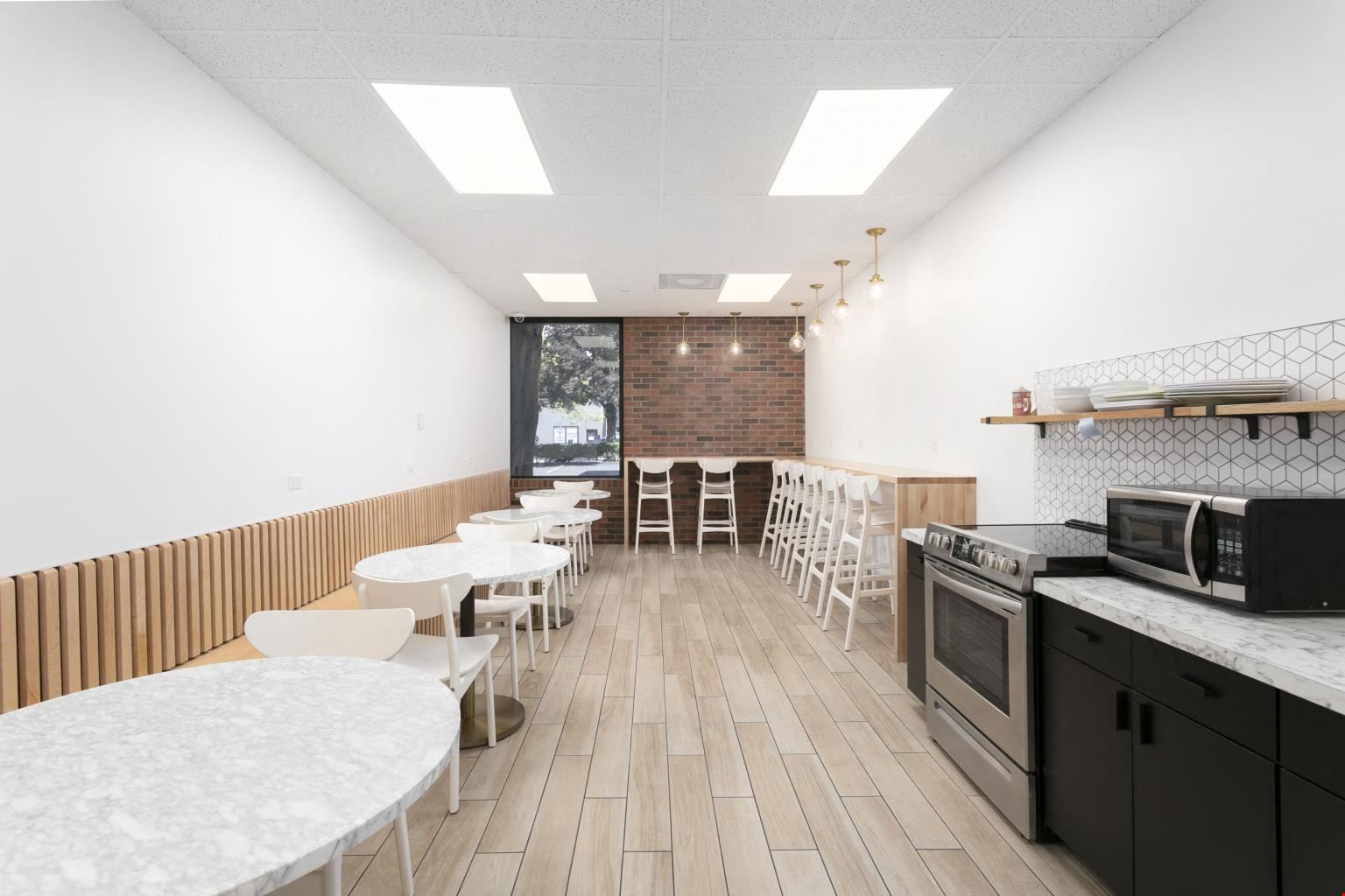 975 SE Sandy Boulevard Portland