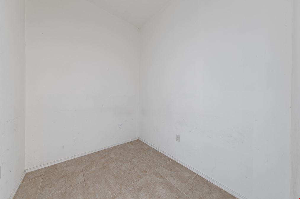 2489 W Business 77