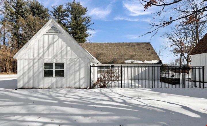 Unique Lease Opportunity for Professional & Community-based Uses