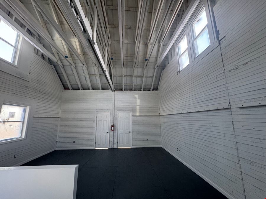 Flex Warehouse/Storage/Retail space Available in Berlin, NJ!