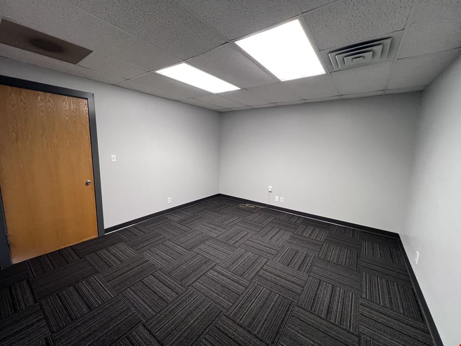 31 W Downer Pl, Suite 205, Aurora, IL 60506