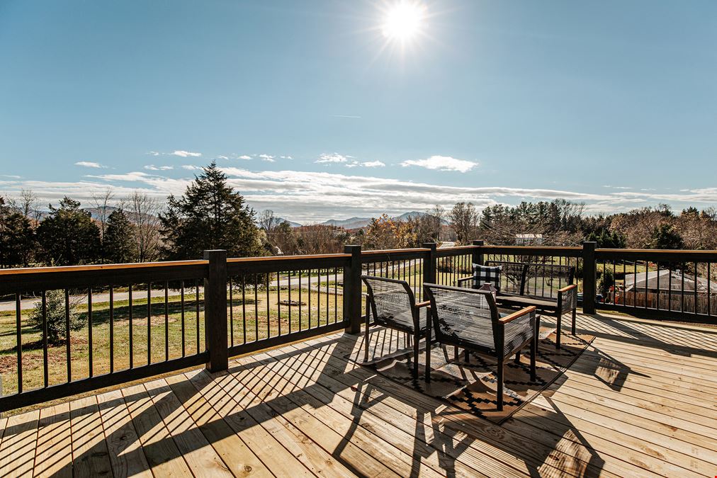 TURN-KEY OPPORTUNITY! ACTIVE SHORT TERM RENTAL PROPERTY