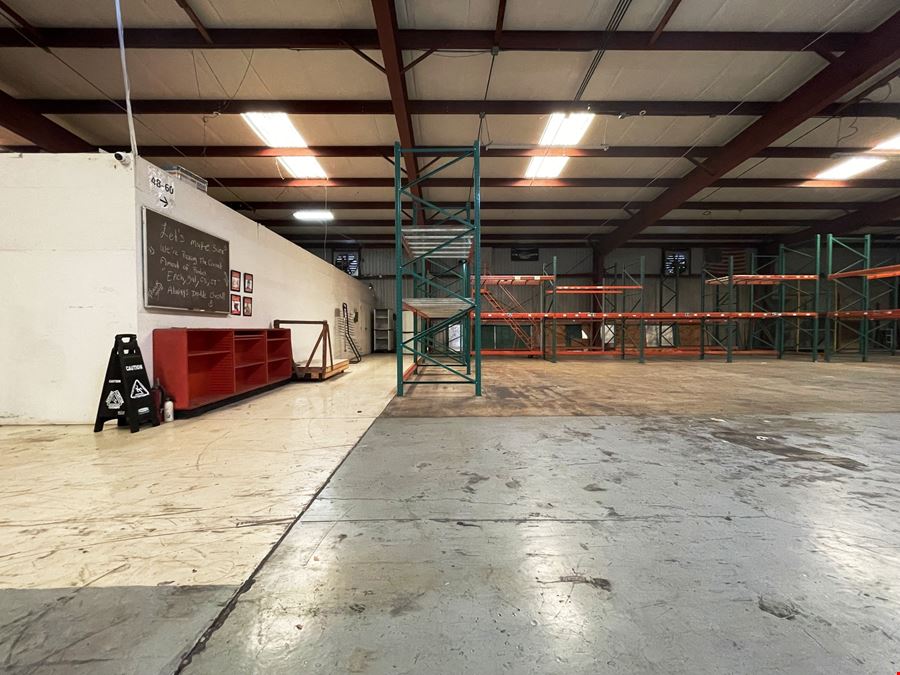 10,440 SF Distribution Facility on 0.86 AC For Sale or Lease