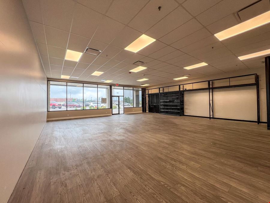 High-Visibility Retail, Showroom & Flex Space Near I-90