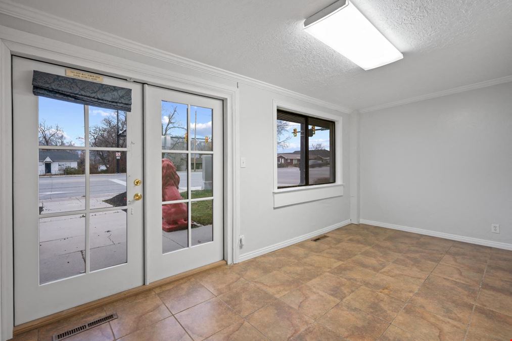 9386 S Redwood Rd