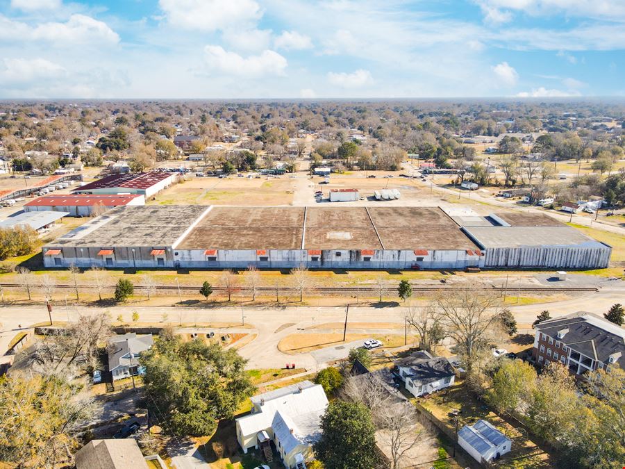 ±173,437 SF Industrial Warehouse with ±12.26-Acre Laydown Yard