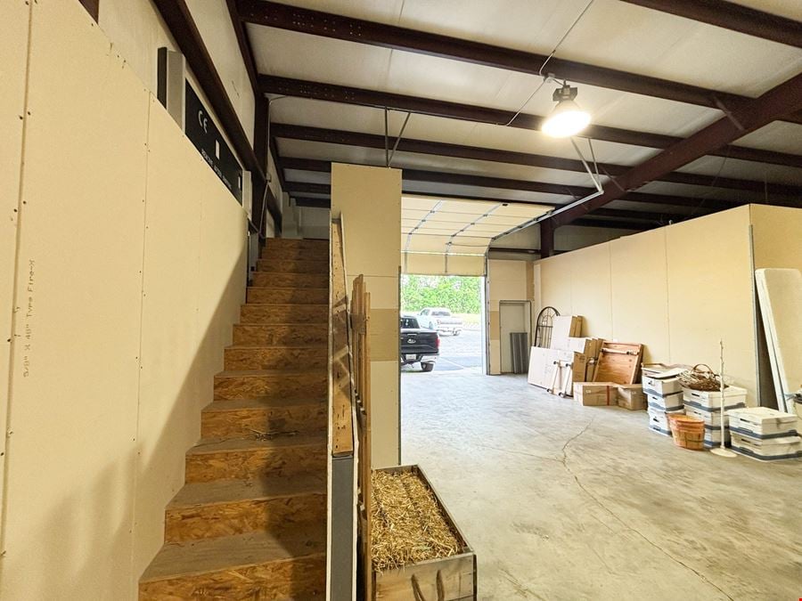 FOR LEASE: 2,500 SF Warehouse Space in Ozark