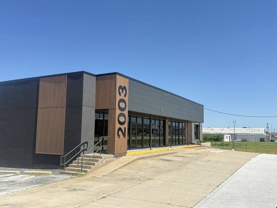 RETAIL BUILDING FOR SALE OR LEASE AT KEARNEY & GLENSTONE