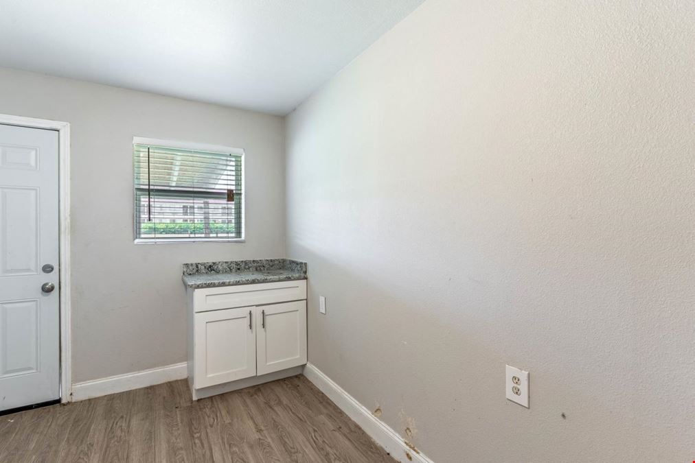 Office/Retail Suites on Interstate 30
