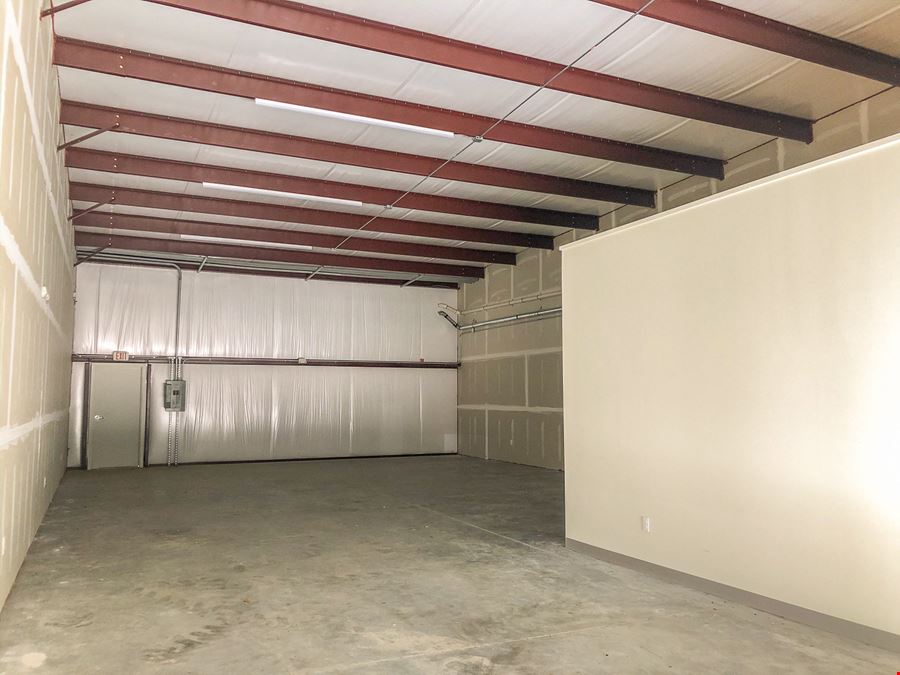 Office / Warehouse Suite near Essen / Perkins Intersection