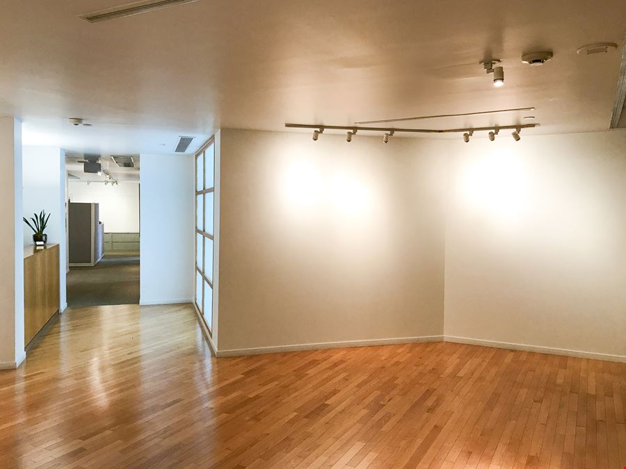 2100 Ponce - Mezzanine