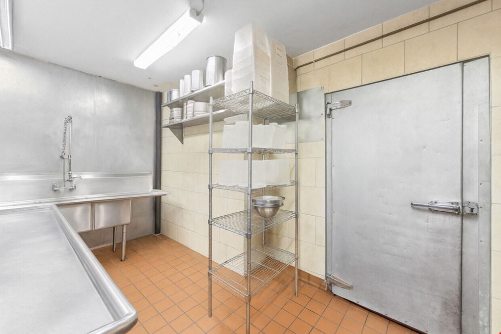 128 Metropolitan Ave