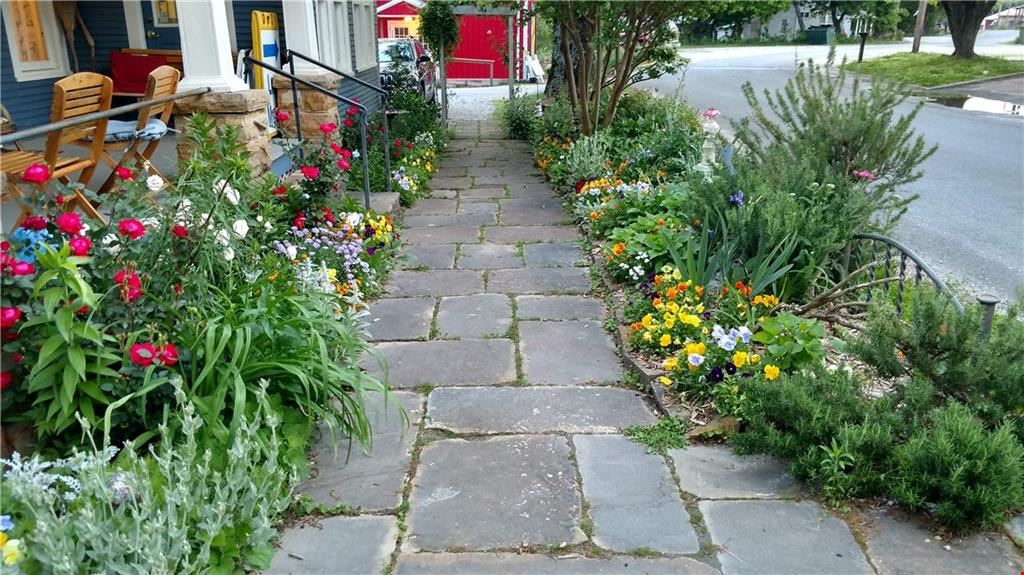 Wildflower Bed and Breakfast on the Square