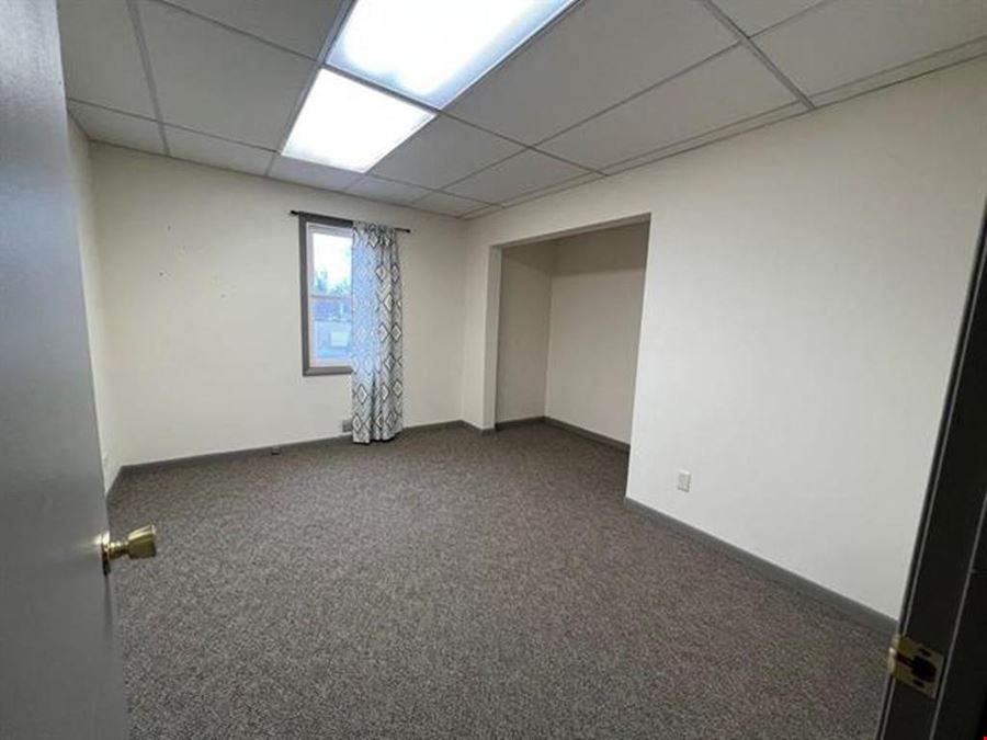 2402 Grand Ave